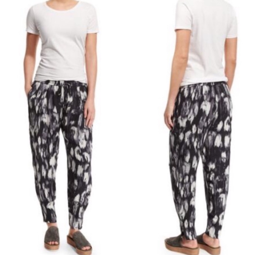 New Haute Hippie Ikat-Print Relaxed Silk
Jogger Pants Size Small